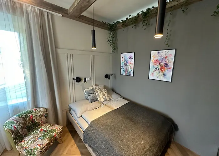 Book-a-room 32 *
