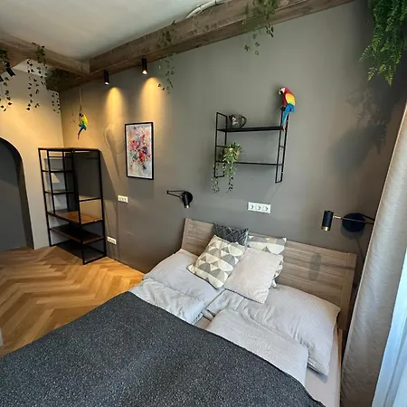 Book-a-room 32 *