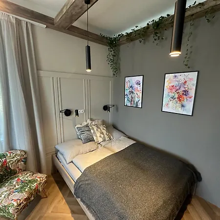 Book-a-room 32 *