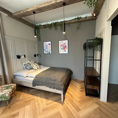 Book-a-room 32 *