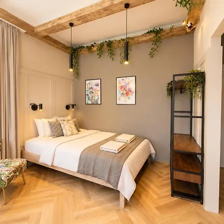 Book-a-room 32