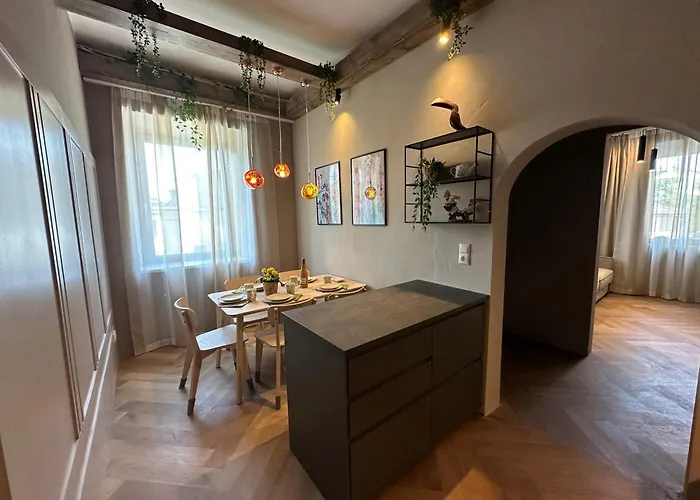 Book-a-room 32 *