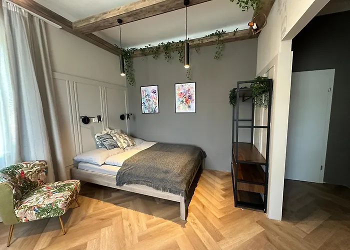 Book-a-room 32 *